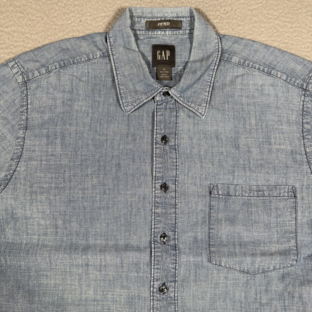 GAP Shirt Mens XL Blue Denim Button Up Fitted Casual Preppy Pocket 100% Cotton